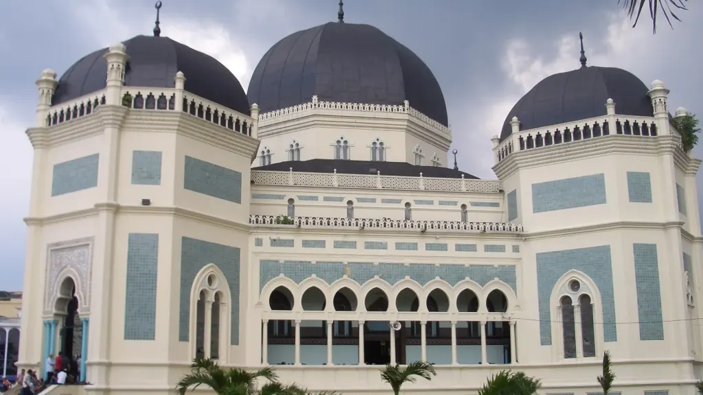 Pasar tradisional bersejarah di Medan setelah direnovasi