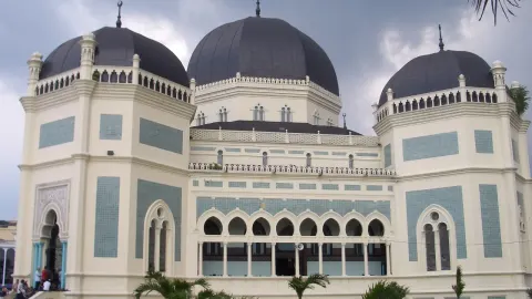 Pasar tradisional bersejarah di Medan setelah direnovasi
