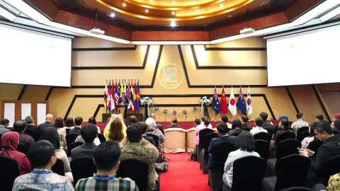 Rapat komisi dewan membahas anggaran pembangunan