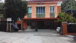 Perawat mendampingi pasien konsultasi telemedicine